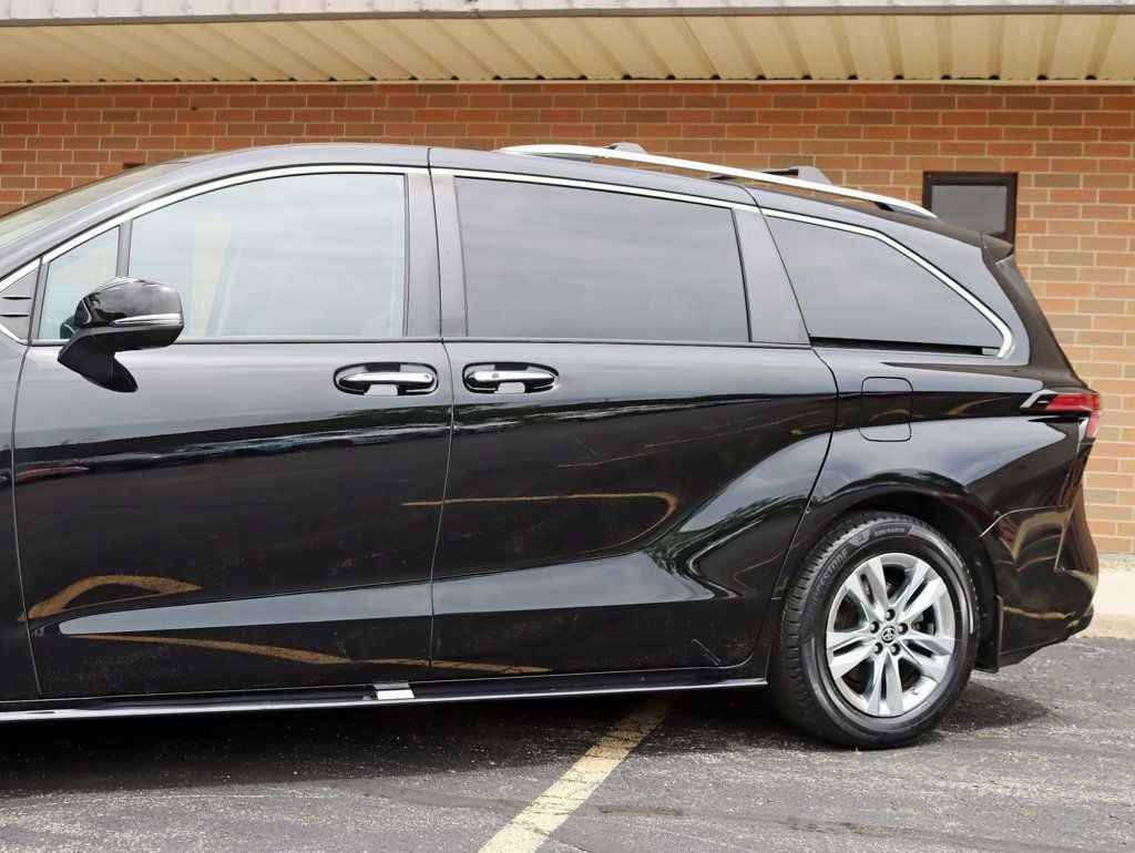 2022 Toyota Sienna Limited AWD 7-Passenger - 23039492 - 1