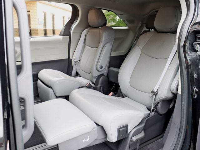 2022 Toyota Sienna Limited AWD 7-Passenger - 23039492 - 25