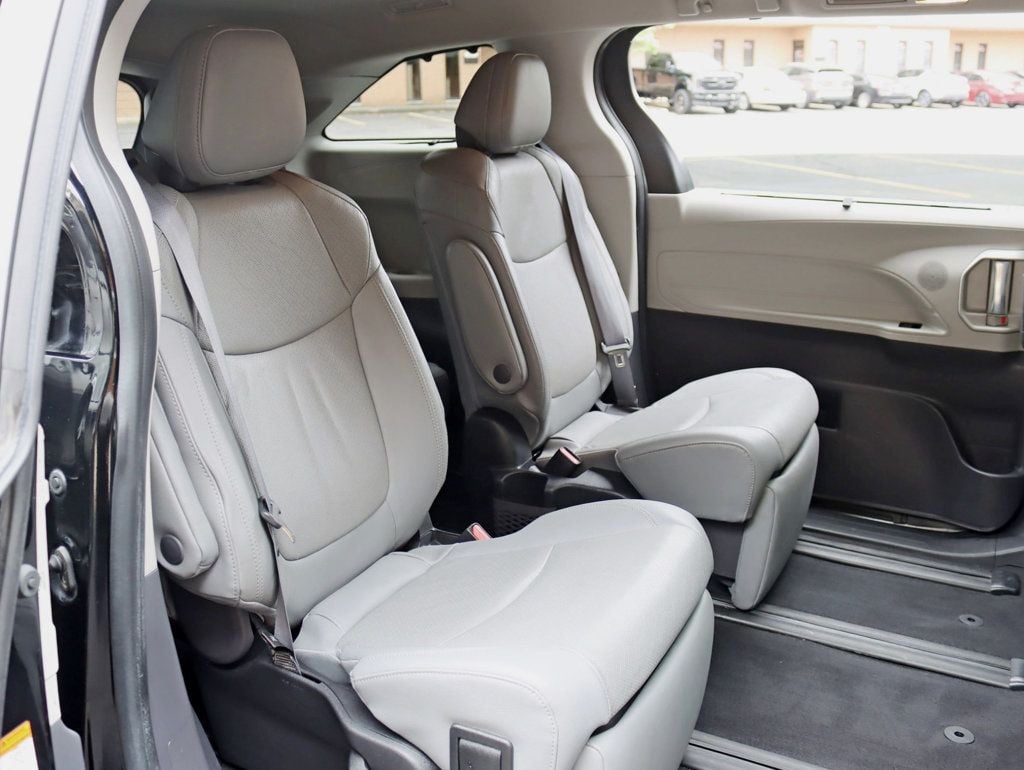 2022 Toyota Sienna Limited AWD 7-Passenger - 23039492 - 26