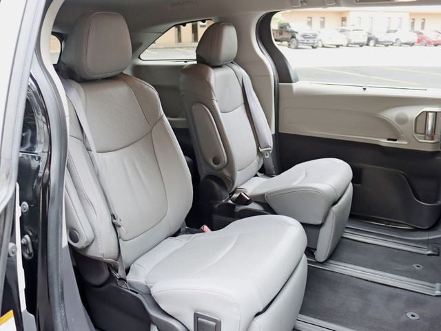2022 Toyota Sienna Limited AWD 7-Passenger - 23039492 - 26