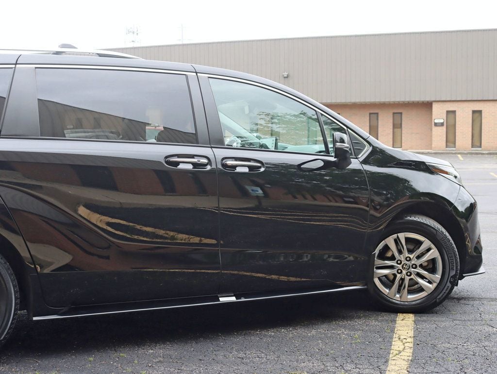 2022 Toyota Sienna Limited AWD 7-Passenger - 23039492 - 3