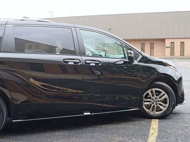 2022 Toyota Sienna Limited AWD 7-Passenger - 23039492 - 3