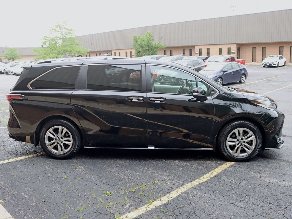 2022 Toyota Sienna Limited AWD 7-Passenger - 23039492 - 8
