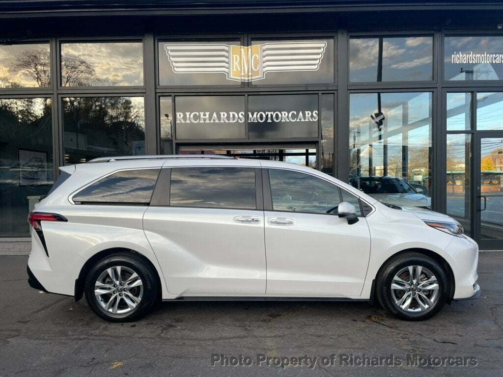 2022 Toyota Sienna Limited AWD 7-Passenger - 22610180 - 1