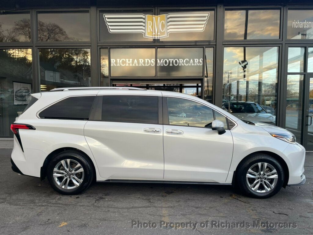 2022 Toyota Sienna Limited AWD 7-Passenger - 22610180 - 31