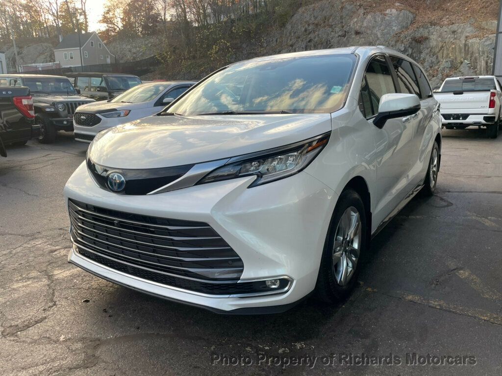 2022 Toyota Sienna Limited AWD 7-Passenger - 22610180 - 4