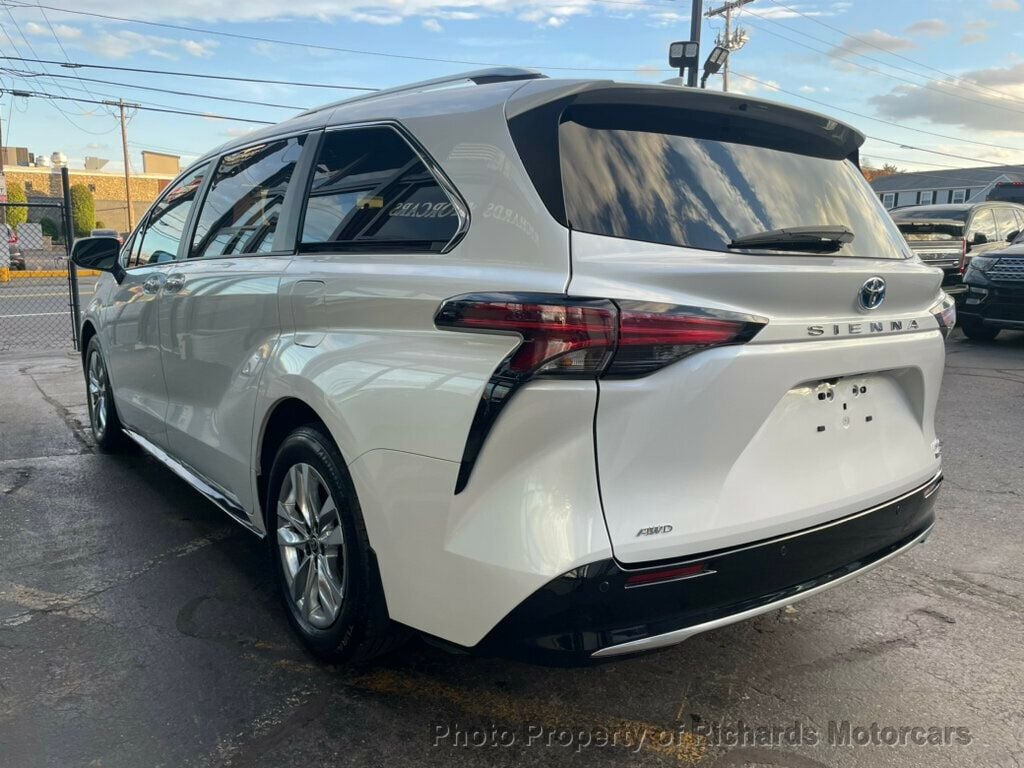 2022 Toyota Sienna Limited AWD 7-Passenger - 22610180 - 5