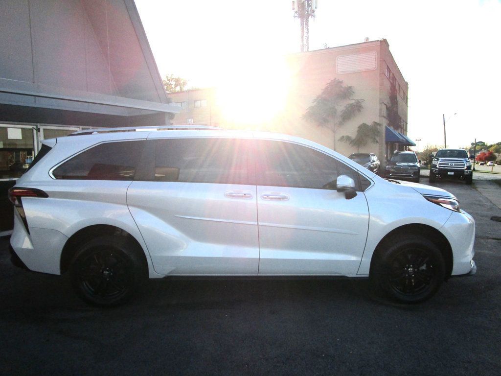 2022 Toyota Sienna Platinum AWD 7-Passenger - 22933551 - 10