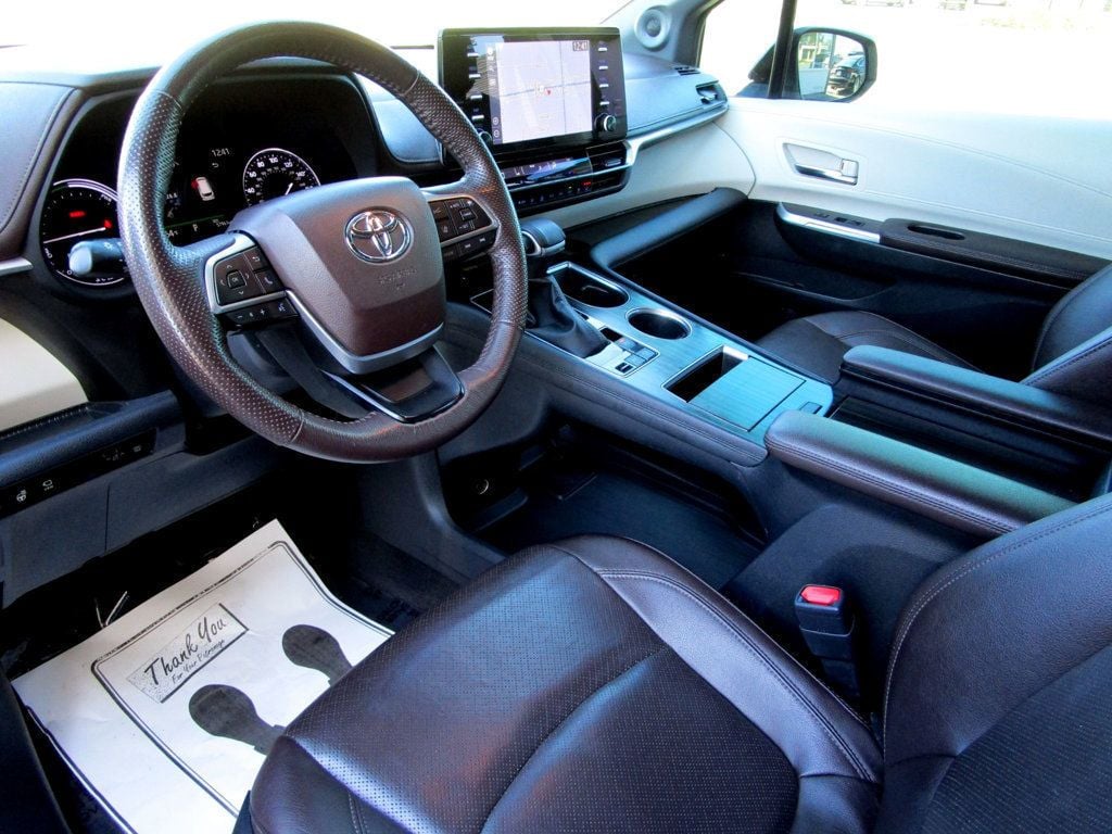 2022 Toyota Sienna Platinum AWD 7-Passenger - 22933551 - 12