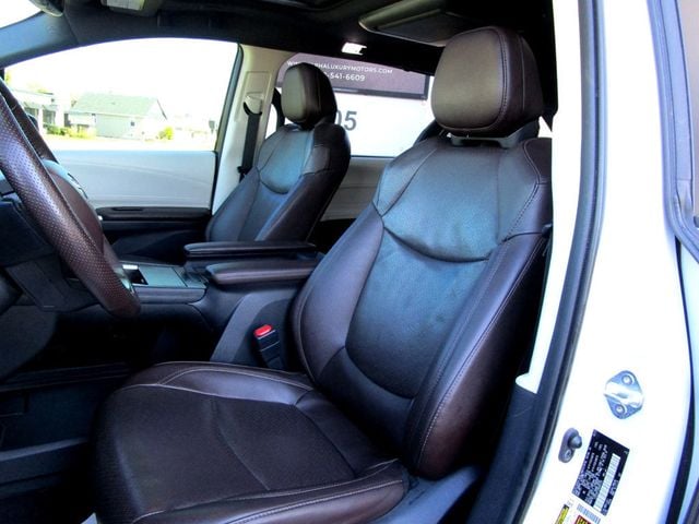 2022 Toyota Sienna Platinum AWD 7-Passenger - 22933551 - 13
