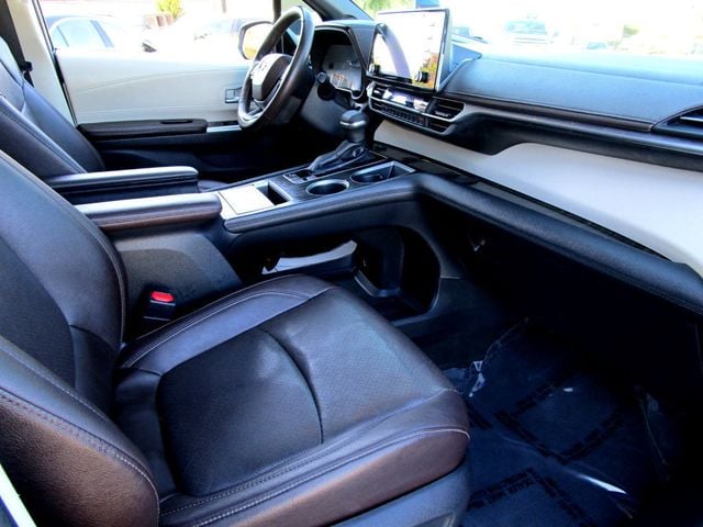 2022 Toyota Sienna Platinum AWD 7-Passenger - 22933551 - 15