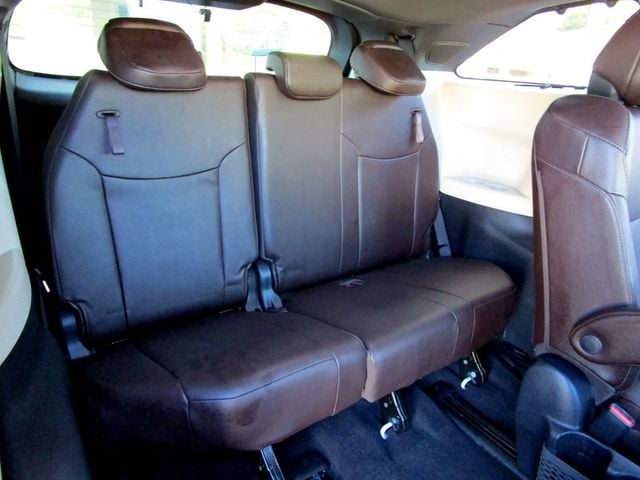 2022 Toyota Sienna Platinum AWD 7-Passenger - 22933551 - 18