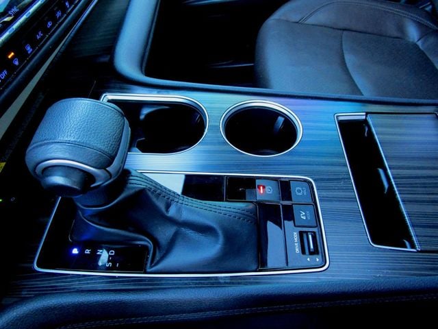 2022 Toyota Sienna Platinum AWD 7-Passenger - 22933551 - 25