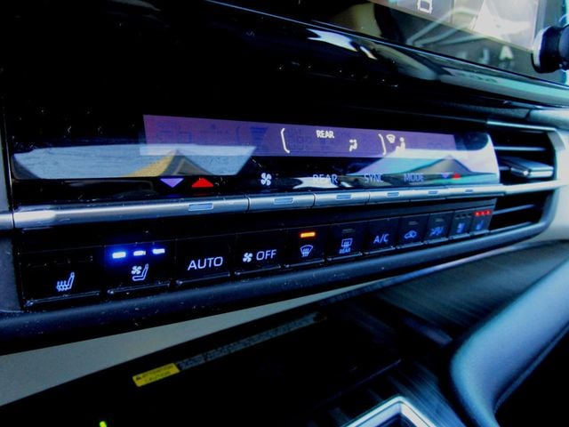 2022 Toyota Sienna Platinum AWD 7-Passenger - 22933551 - 31