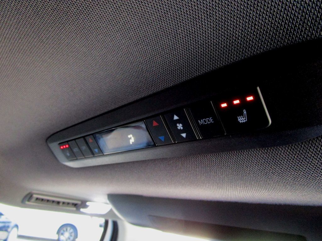 2022 Toyota Sienna Platinum AWD 7-Passenger - 22933551 - 32