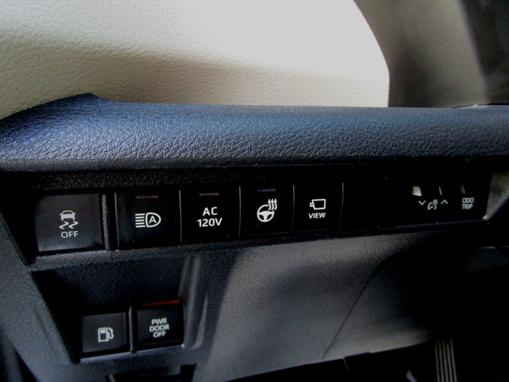 2022 Toyota Sienna Platinum AWD 7-Passenger - 22933551 - 33