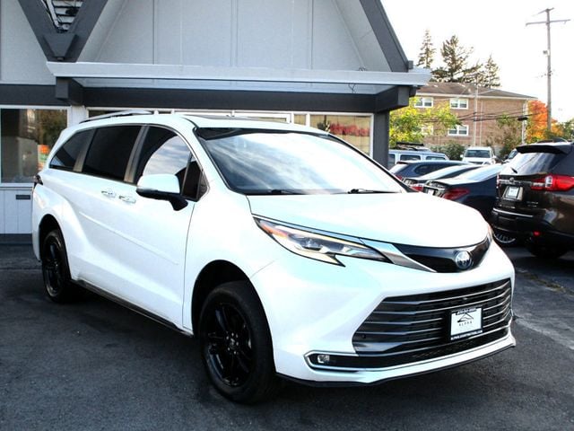 2022 Toyota Sienna Platinum AWD 7-Passenger - 22933551 - 6