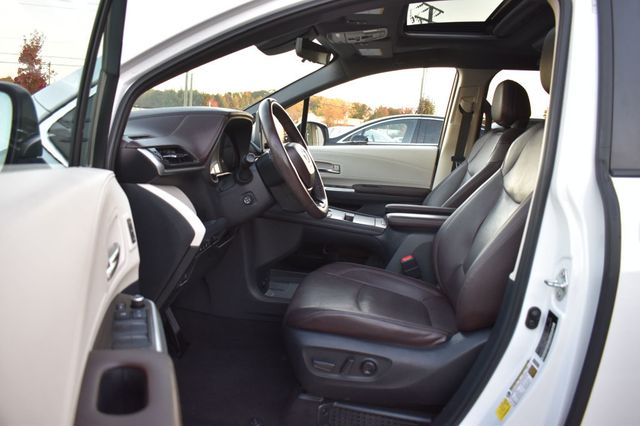 2022 Toyota Sienna Platinum FWD 7-Passenger - 22941146 - 13