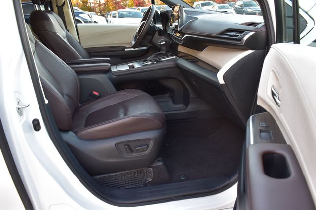 2022 Toyota Sienna Platinum FWD 7-Passenger - 22941146 - 16