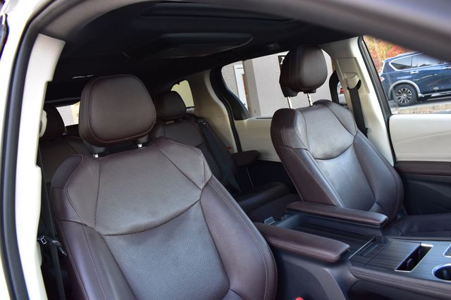 2022 Toyota Sienna Platinum FWD 7-Passenger - 22941146 - 17