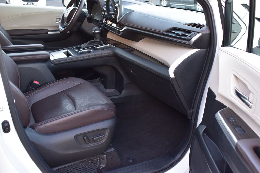 2022 Toyota Sienna Platinum FWD 7-Passenger - 22941146 - 18