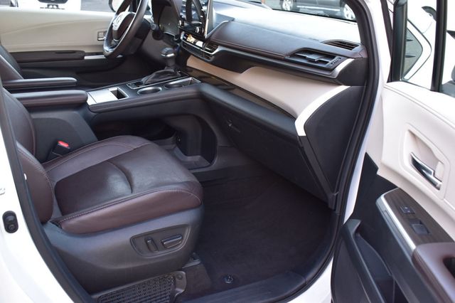 2022 Toyota Sienna Platinum FWD 7-Passenger - 22941146 - 18