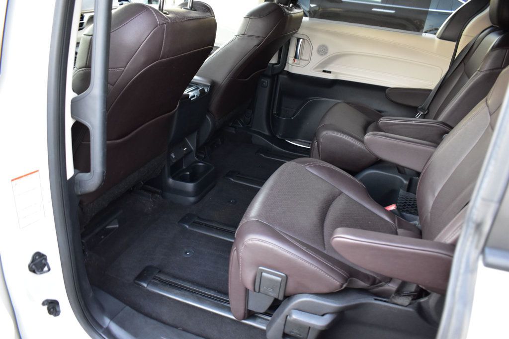 2022 Toyota Sienna Platinum FWD 7-Passenger - 22941146 - 23