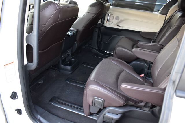 2022 Toyota Sienna Platinum FWD 7-Passenger - 22941146 - 23