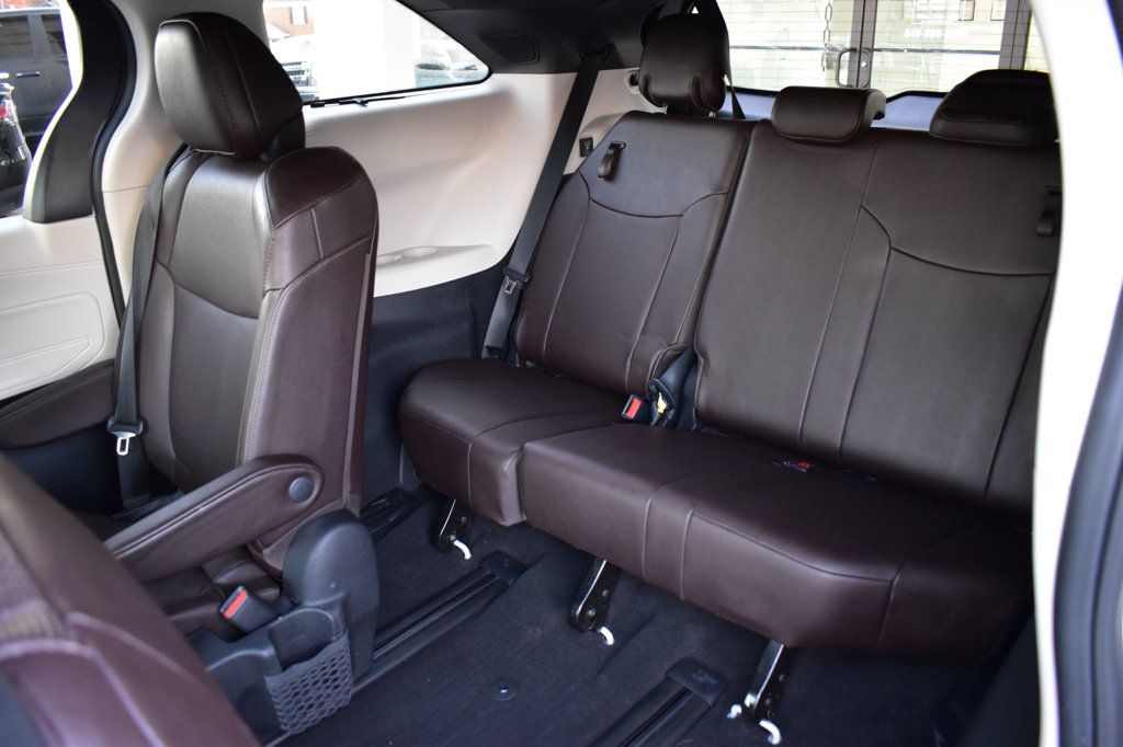 2022 Toyota Sienna Platinum FWD 7-Passenger - 22941146 - 24