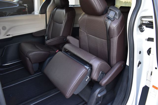 2022 Toyota Sienna Platinum FWD 7-Passenger - 22941146 - 25