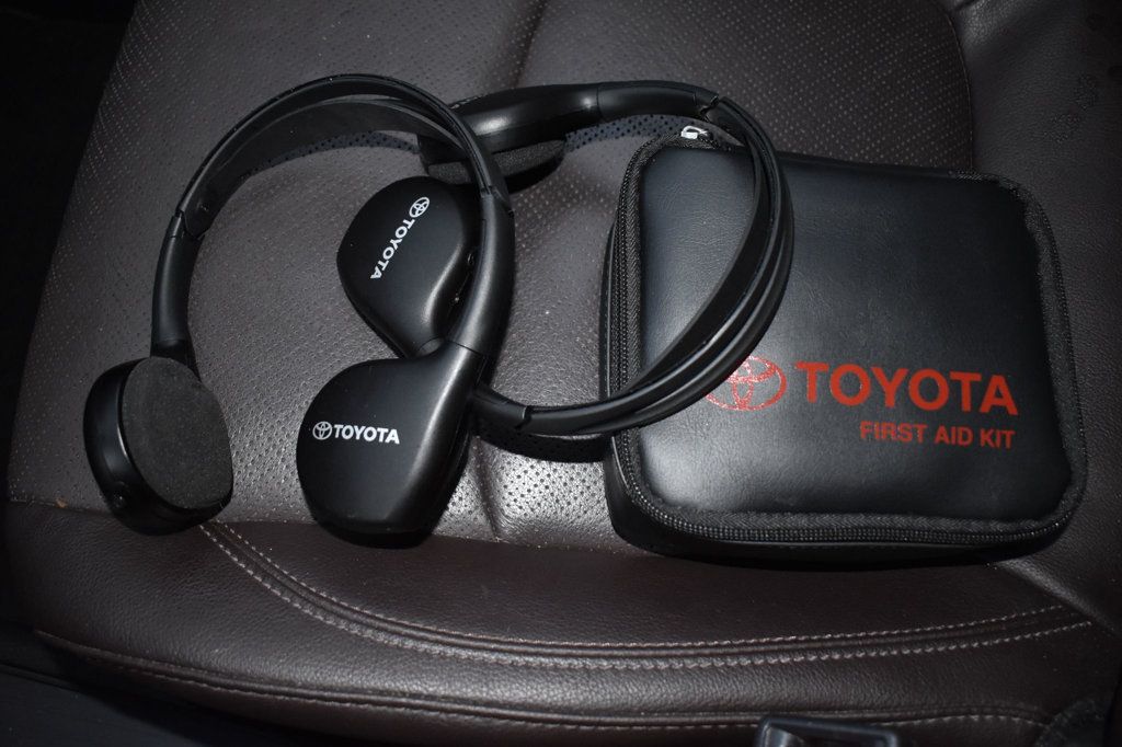 2022 Toyota Sienna Platinum FWD 7-Passenger - 22941146 - 42