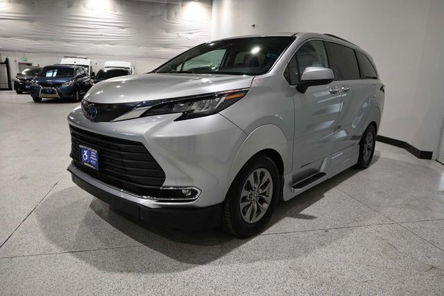 2022 Toyota Sienna XLE AWD 7-Passenger - 23094428 - 9