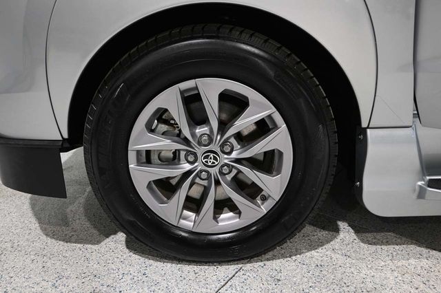 2022 Toyota Sienna XLE AWD 7-Passenger - 23094428 - 11