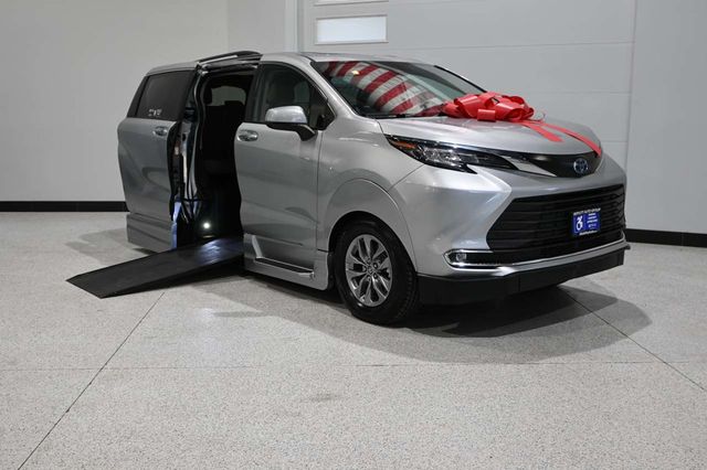 2022 Toyota Sienna XLE AWD 7-Passenger - 23094428 - 1