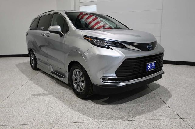 2022 Toyota Sienna XLE AWD 7-Passenger - 23094428 - 2