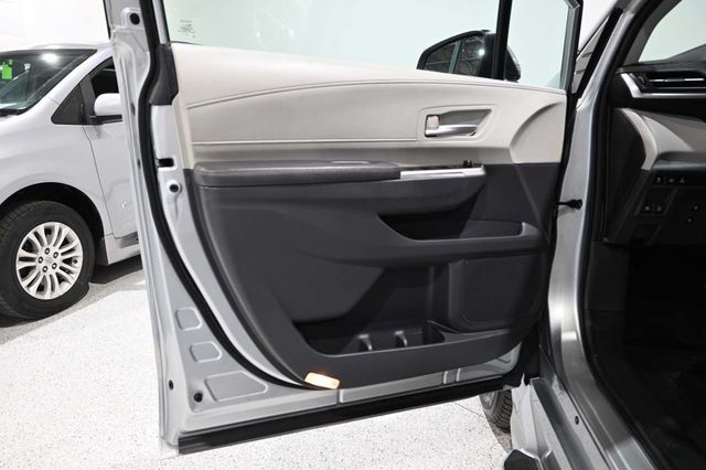 2022 Toyota Sienna XLE AWD 7-Passenger - 23094428 - 30
