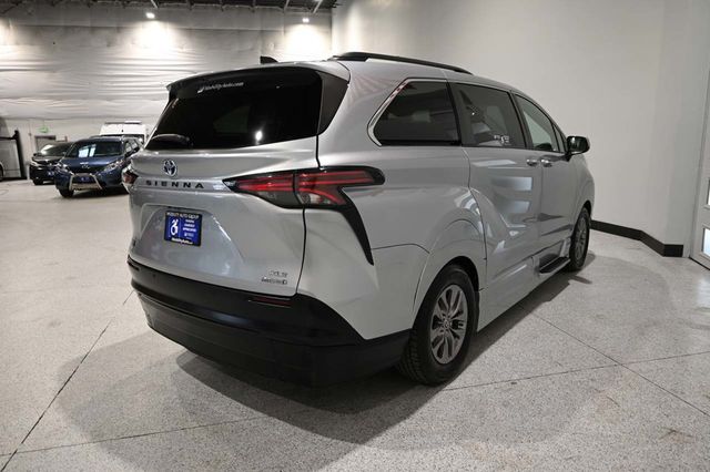 2022 Toyota Sienna XLE AWD 7-Passenger - 23094428 - 5