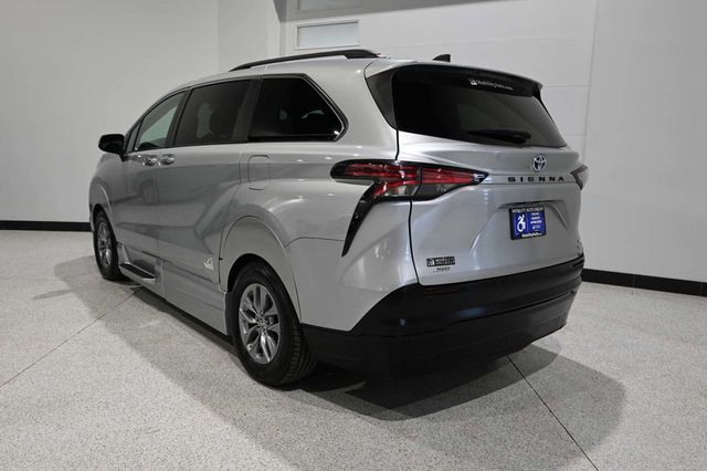2022 Toyota Sienna XLE AWD 7-Passenger - 23094428 - 7