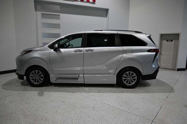 2022 Toyota Sienna XLE AWD 7-Passenger - 23094428 - 8