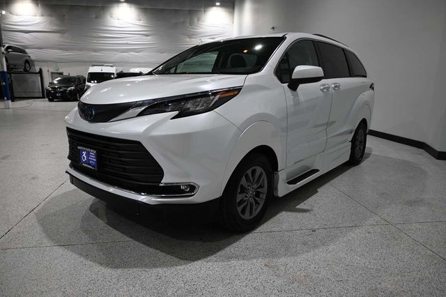 2022 Toyota Sienna XLE AWD 7-Passenger - 23097361 - 9
