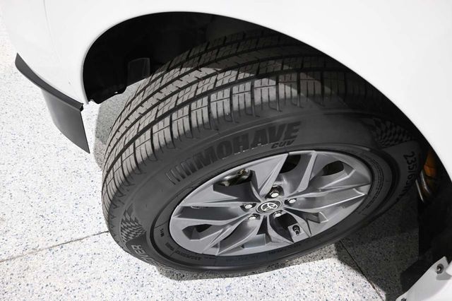 2022 Toyota Sienna XLE AWD 7-Passenger - 23097361 - 10