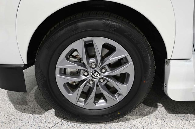 2022 Toyota Sienna XLE AWD 7-Passenger - 23097361 - 11
