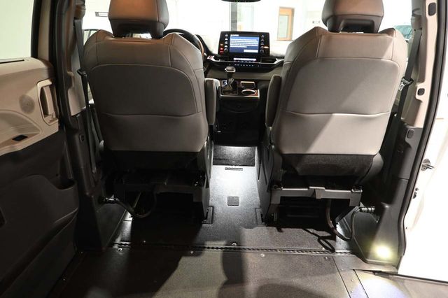 2022 Toyota Sienna XLE AWD 7-Passenger - 23097361 - 19