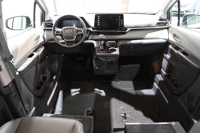 2022 Toyota Sienna XLE AWD 7-Passenger - 23097361 - 20