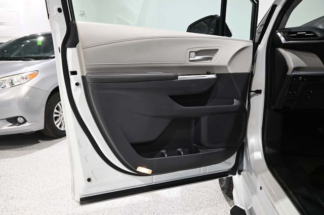 2022 Toyota Sienna XLE AWD 7-Passenger - 23097361 - 29