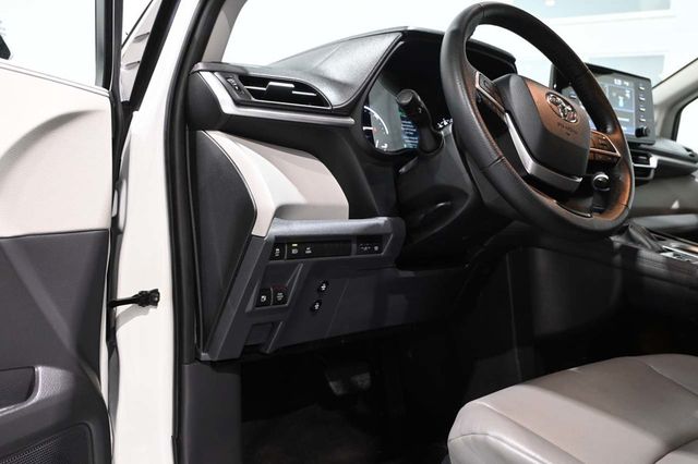 2022 Toyota Sienna XLE AWD 7-Passenger - 23097361 - 30