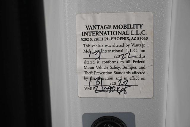2022 Toyota Sienna XLE AWD 7-Passenger - 23097361 - 34