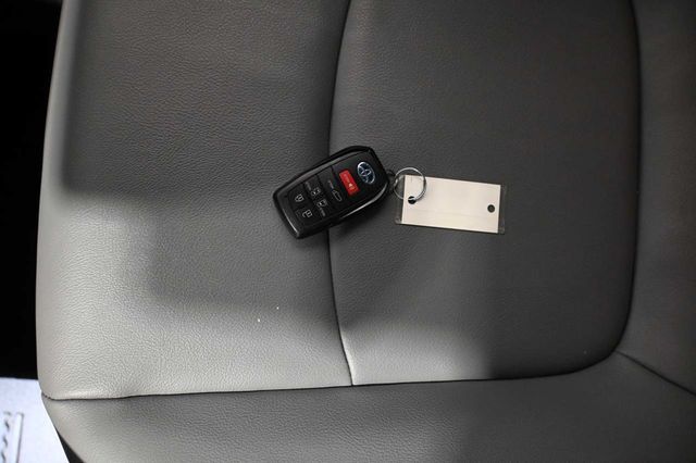 2022 Toyota Sienna XLE AWD 7-Passenger - 23097361 - 38