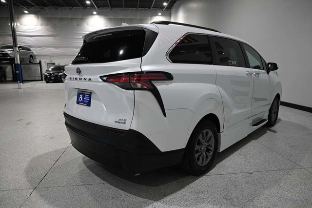 2022 Toyota Sienna XLE AWD 7-Passenger - 23097361 - 5