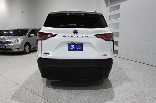 2022 Toyota Sienna XLE AWD 7-Passenger - 23097361 - 6